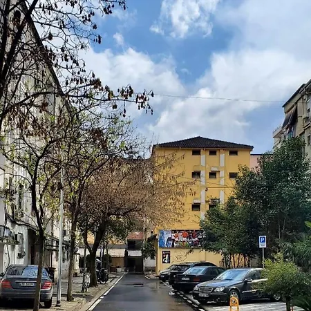 Tulips Apartment-free Parking דירה