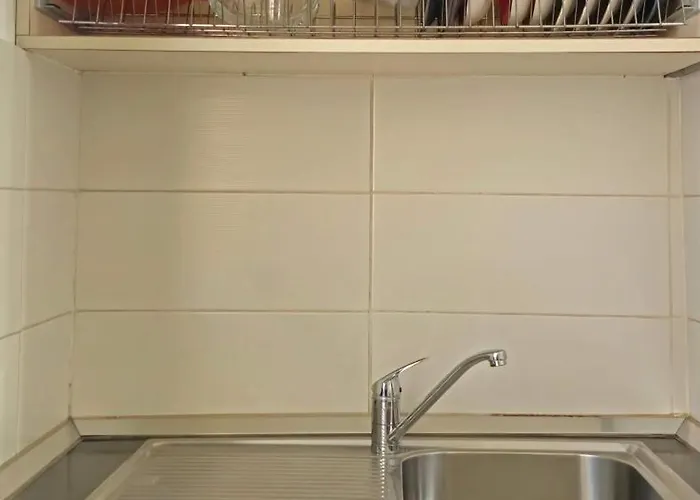 Tulips Apartment-free Parking טיראנה