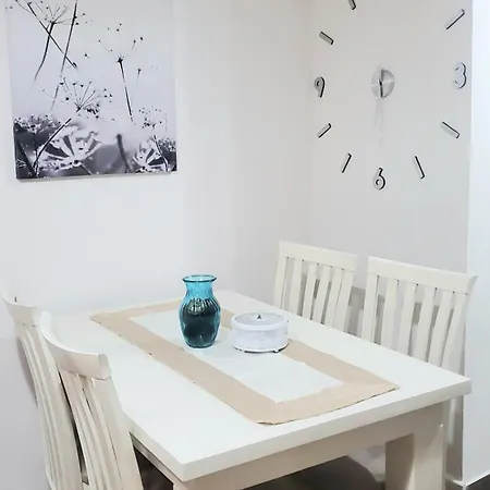 Appartement Tulips Apartment-free Parking Tirana