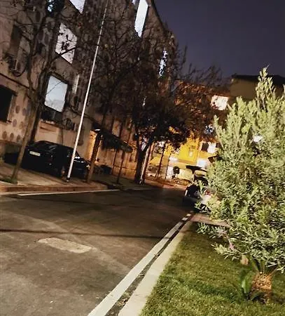 Tulips Apartment-free Parking Appartement Tirana
