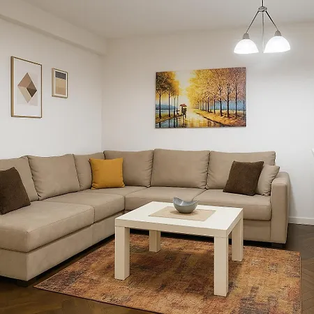 Tulips Apartment-free Parking Appartement Tirana