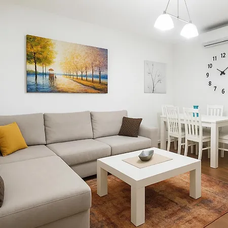 Tulips Apartment-free Parking * ティラナ